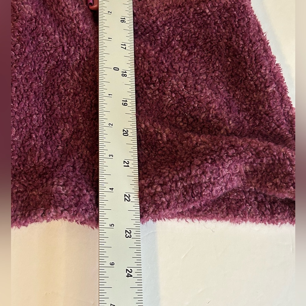 Woolrich Plush Full‑Zip Sleeveless Vest in Plum - Picture 8 of 8